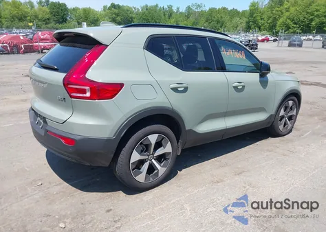 2025 Volvo Xc40 B5 Plus Dark Theme z USA, uszkodzony, nr VIN YV4L12UC1S2453686